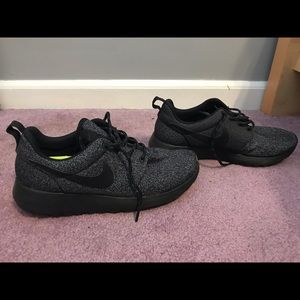 Nike Roshe sneakers women’s Size 6